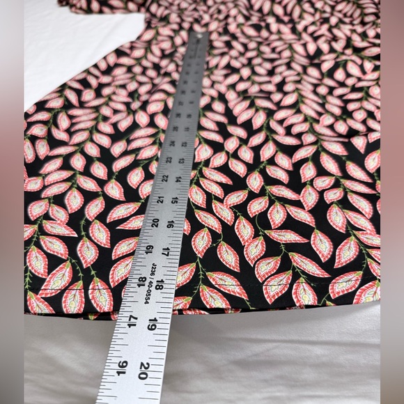 Beautiful Leaf Patterned Dress with Puff Sleeves - Picture 11 of 12